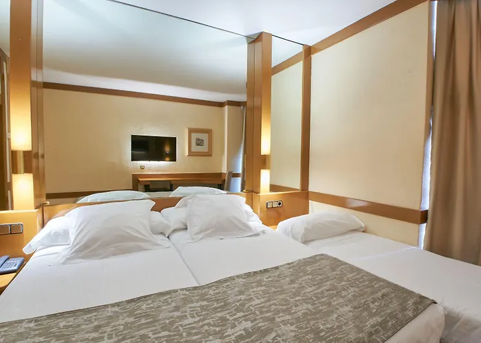 Arcos Отель Сеговия